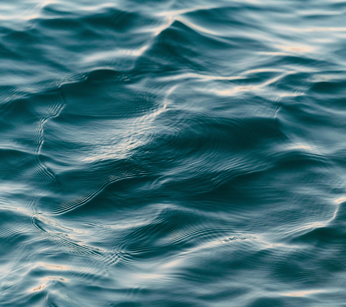 Ocean wave with ripples